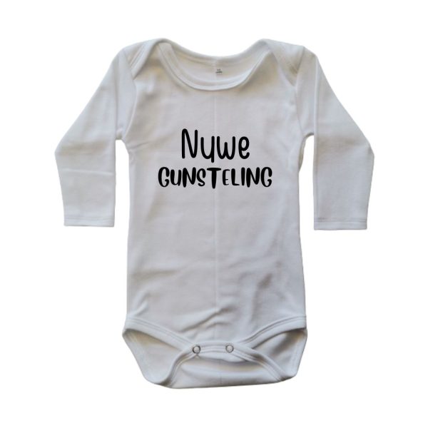 Long Sleeve White onesie with Nuwe Gunsteling text
