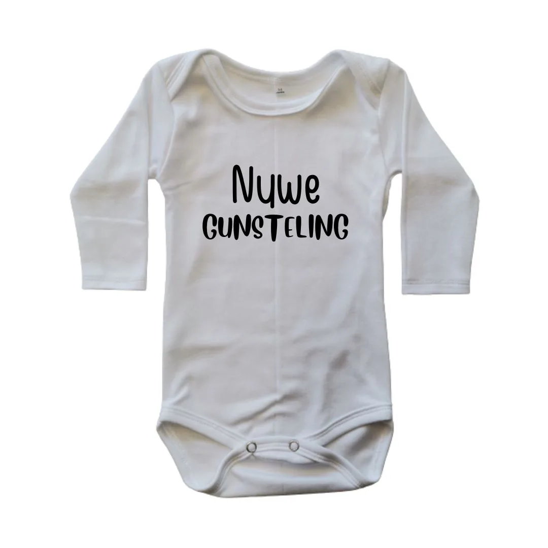 Long Sleeve White onesie with Nuwe Gunsteling text